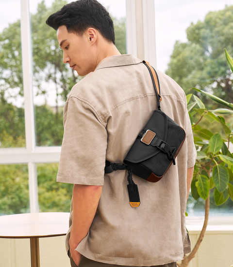 ALPHA BRAVO Compass Crossbody lifestyle | TUMI