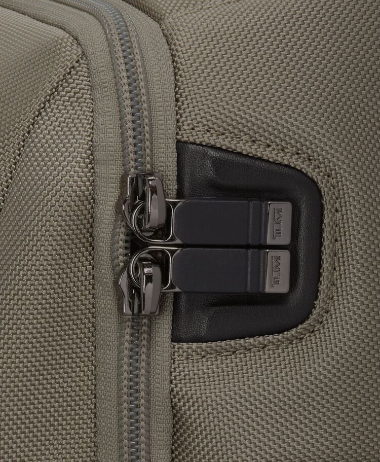 TUMI ALPHA TUMI Brief Pack&reg; 背囊  hi-res | TUMI