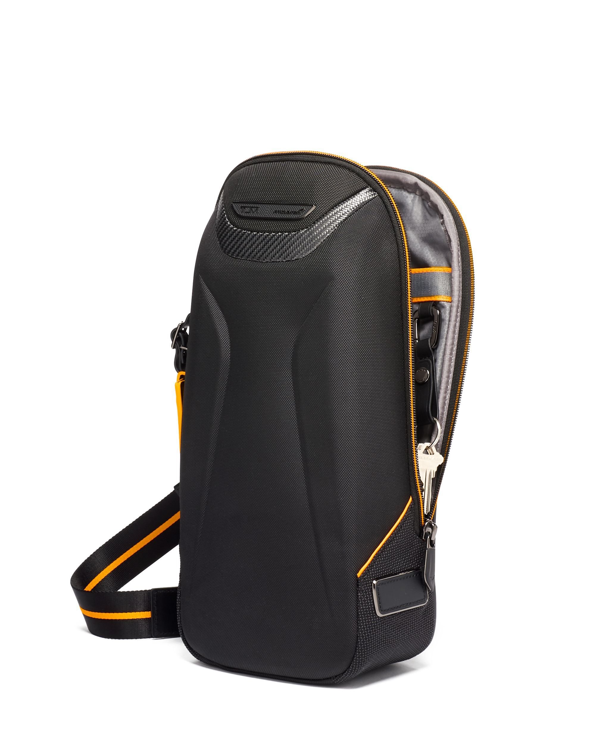 未使用品　TUMI McLaren バック　送料無料 01-tumi-mclaren-axle-carbon-