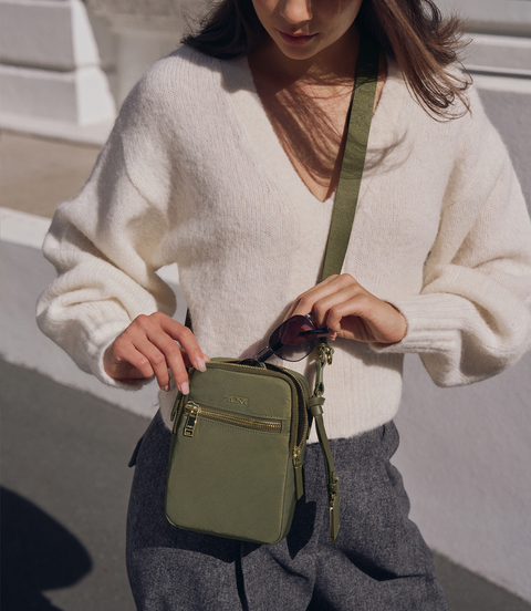 VOYAGEUR Persia Crossbody lifestyle | TUMI