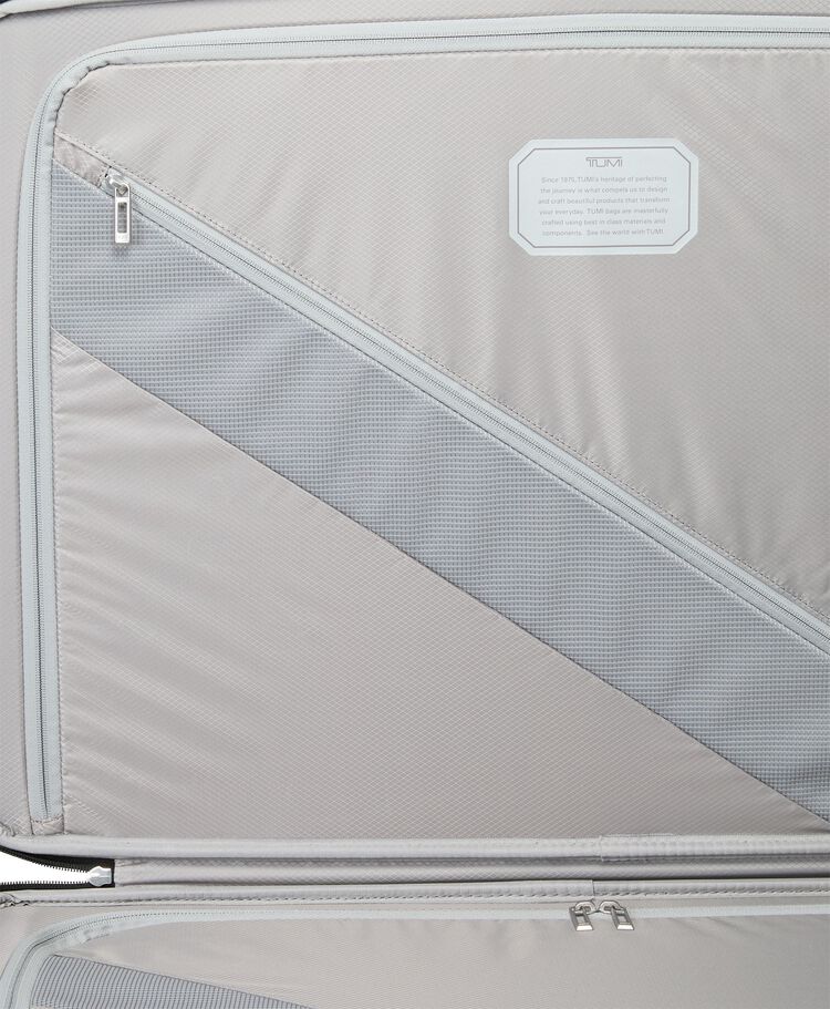 Tumi 19 DEGREE LITE EXTENDED TRIP P/C hi-res | TUMI