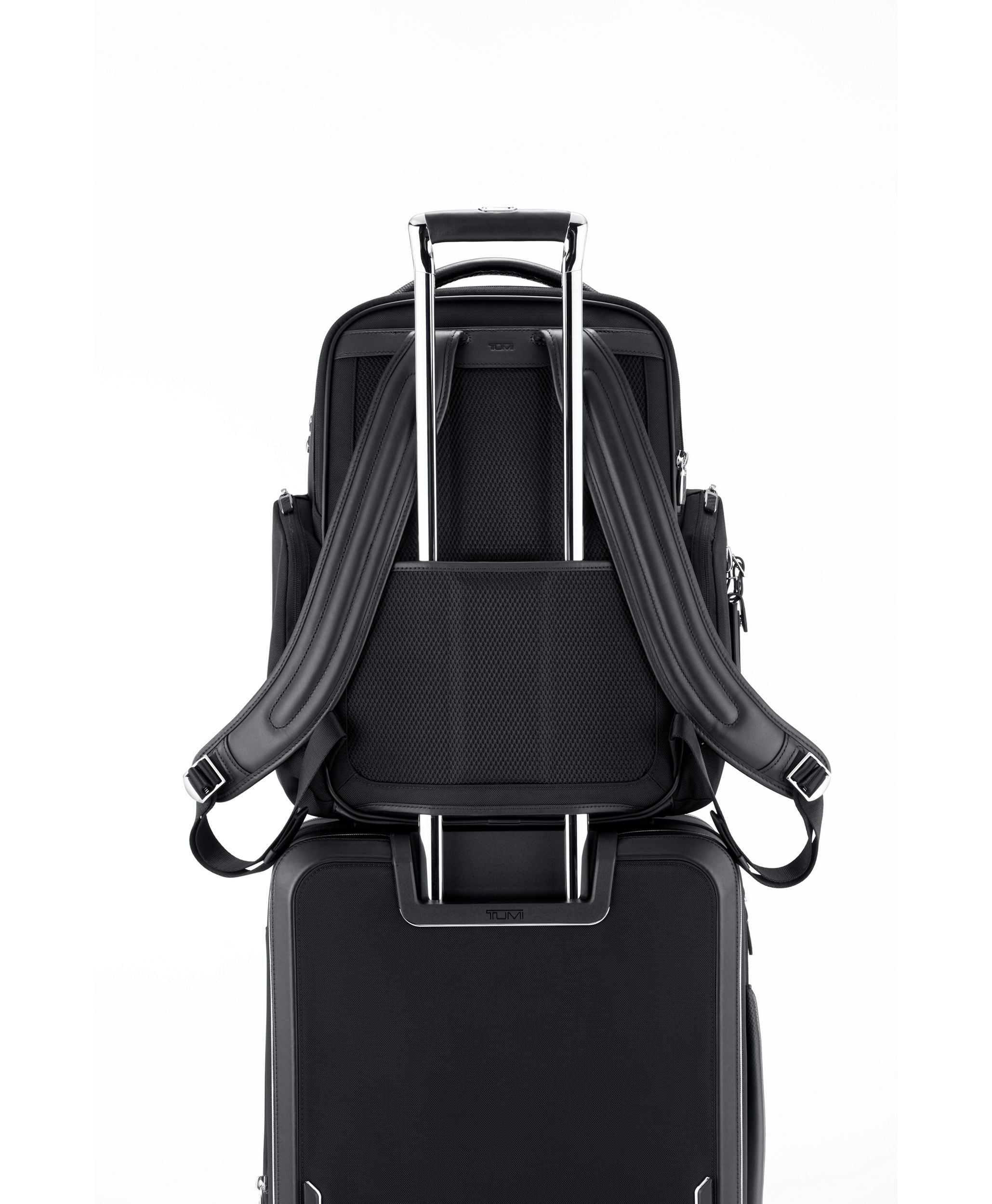 Arrive' Barker Large Backpack in Black | TUMI HK