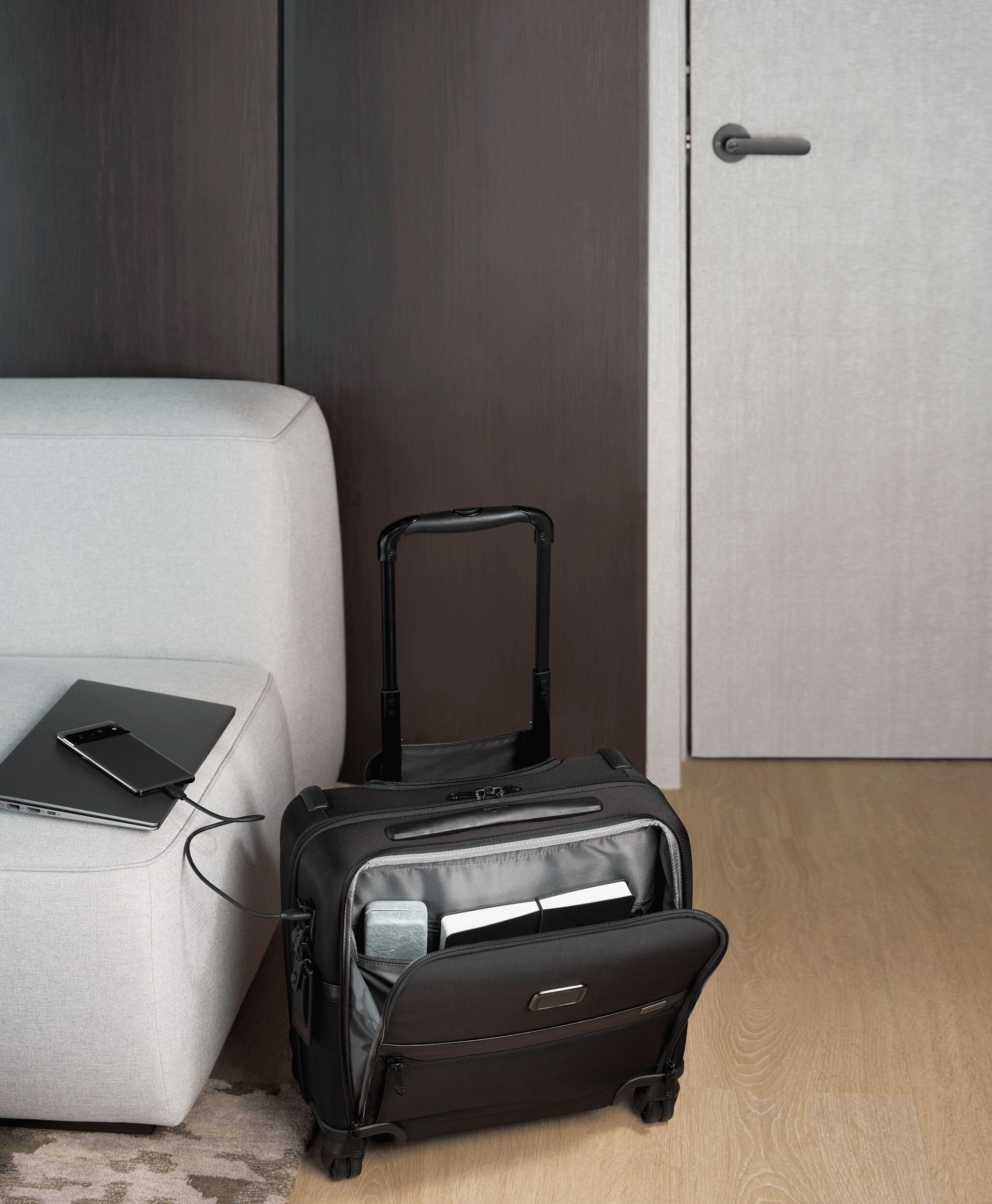 Alpha Compact 4 Wheeled Brief in Black | TUMI HK