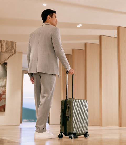 19 DEGREE International Expandable 4 Wheel Carry On lifestyle | TUMI