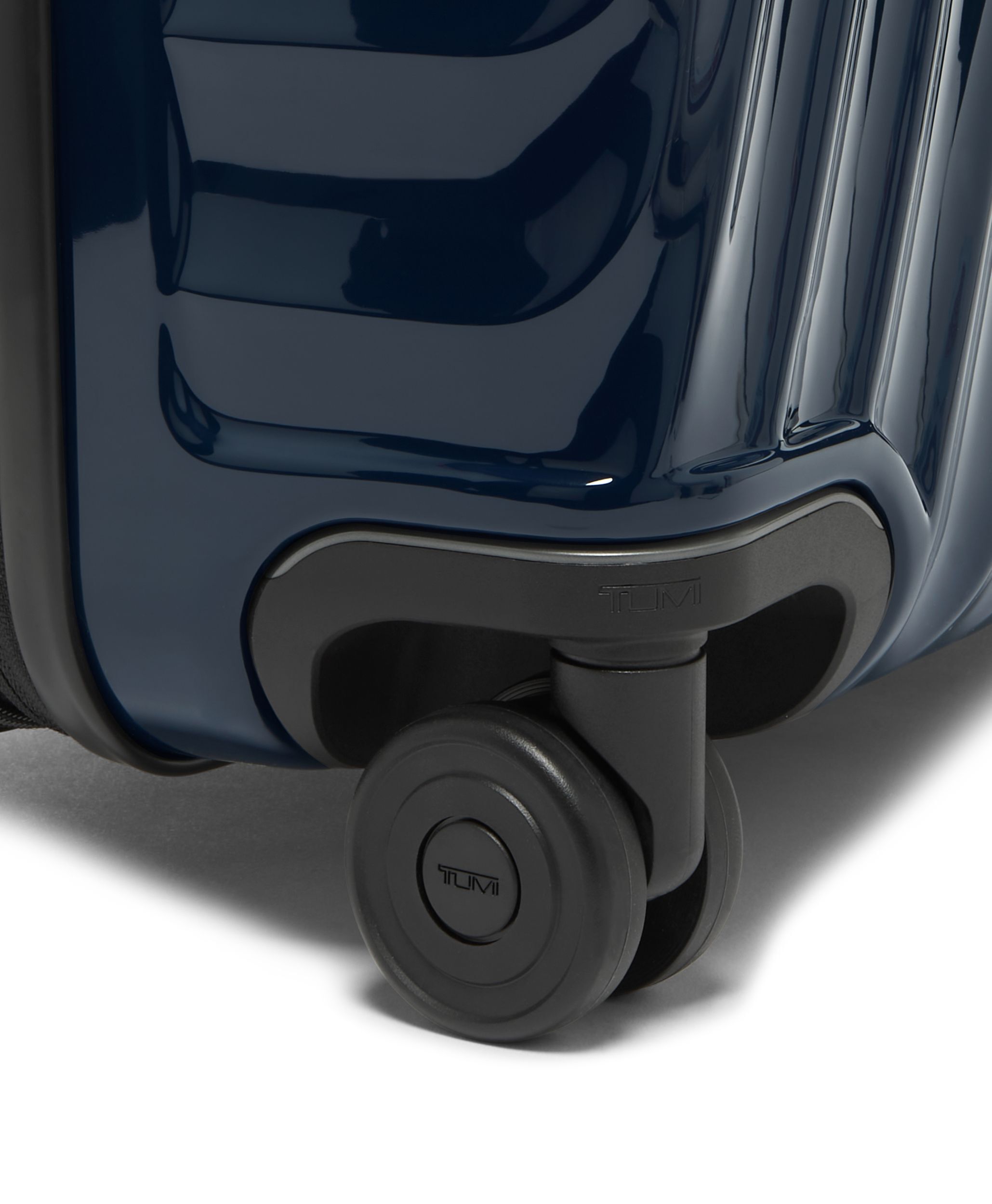19 Degree Extended Trip Expandable 4 Wheeled Packing Case in Navy