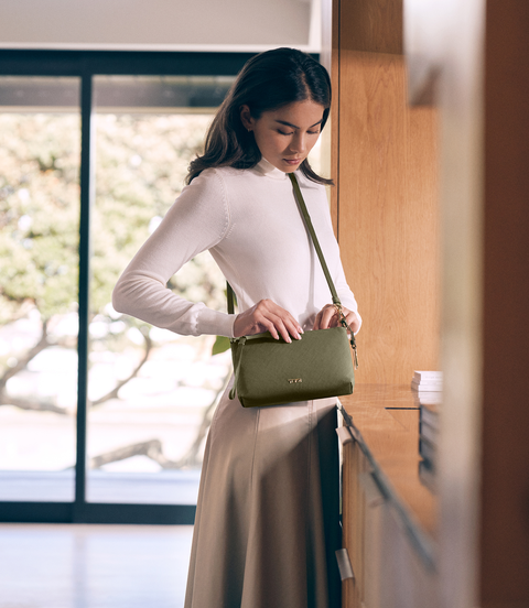 VOYAGEUR Adela Crossbody  lifestyle | TUMI