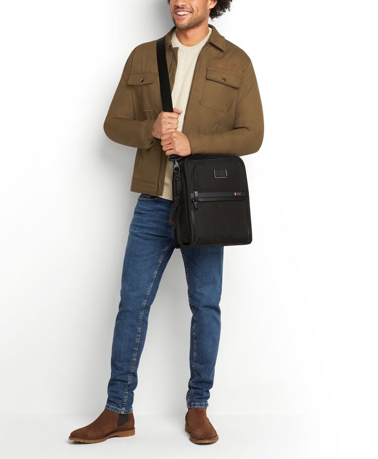 TUMI ALPHA 中型旅行手挽斜揹袋 hi-res | TUMI