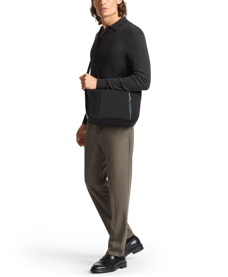 TUMI AXIS 中號斜揹袋  hi-res | TUMI