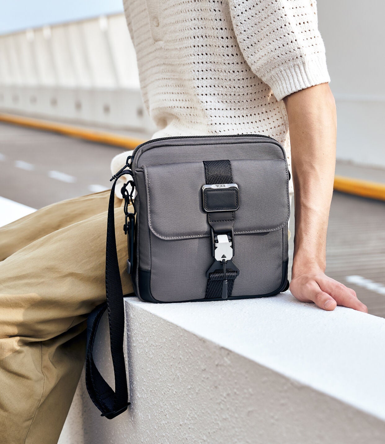 Alpha Bravo Junior Crossbody in Black | TUMI HK