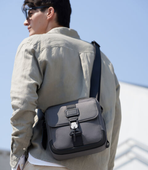ALPHA BRAVO Junior斜揹袋  lifestyle | TUMI