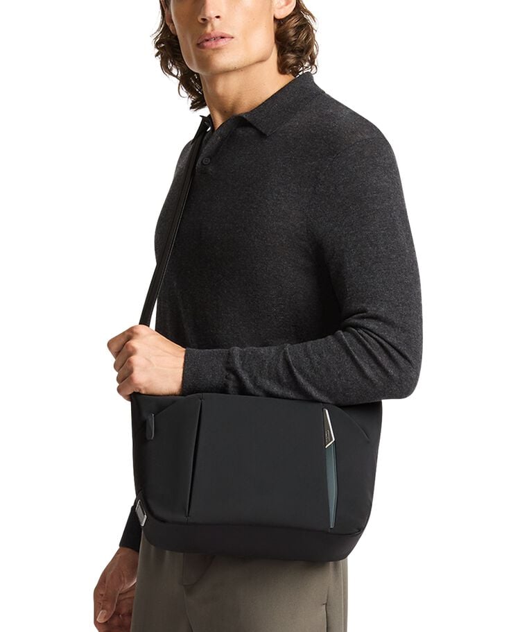 TUMI AXIS 中號斜揹袋  hi-res | TUMI