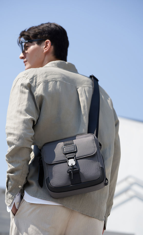 SS24_Seasonal_AlphaBravo_JuniorCrossbody_Charcoal_RGB_1_300dpi_M2