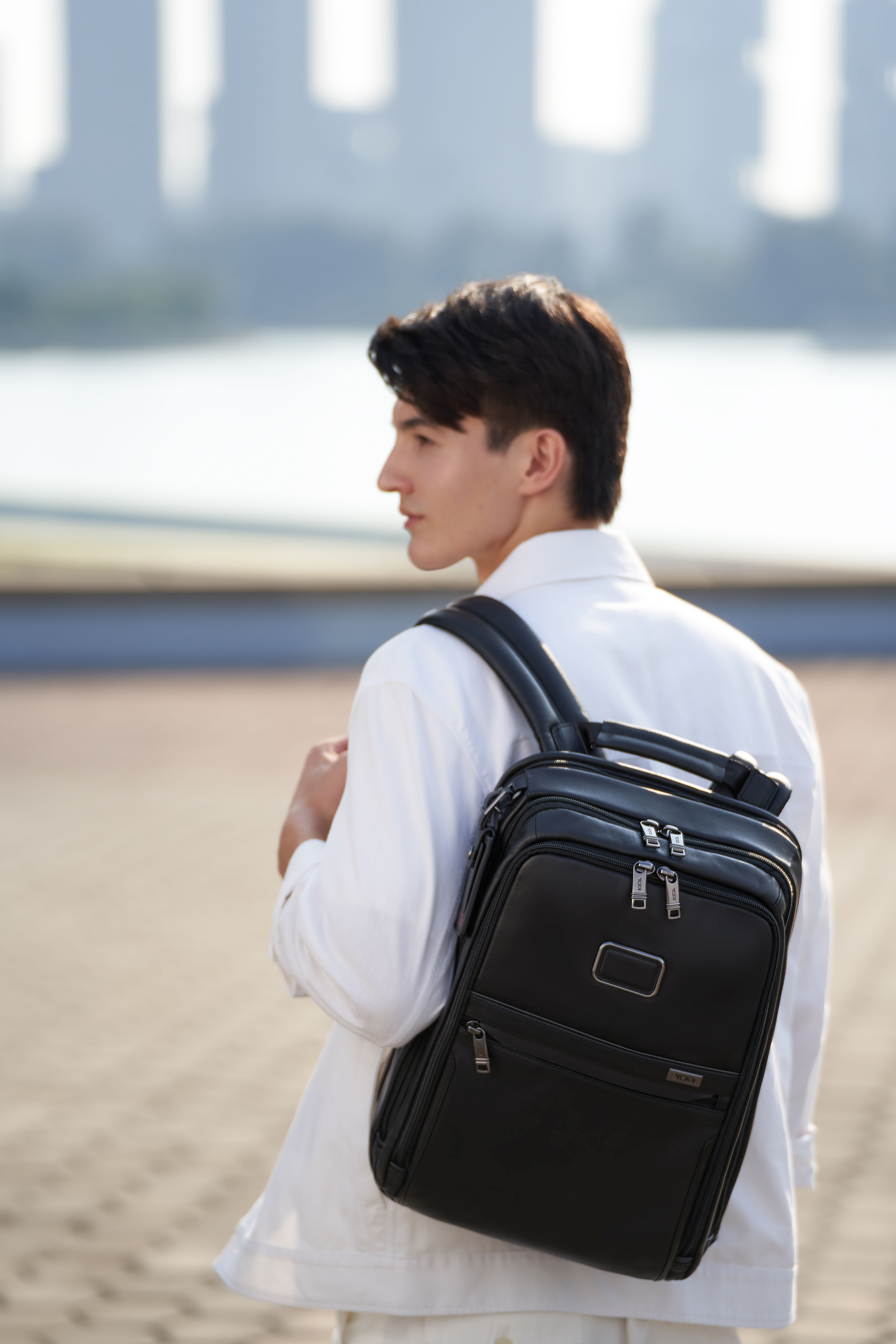 SS24_Seasonal_TUMIAlpha_SlimBackpack_Black_RGB_1_300dpi_M1